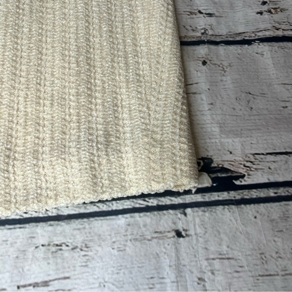 St. John Wool Blend Pencil Textured Skirt Size 8 - Picture 3 of 7